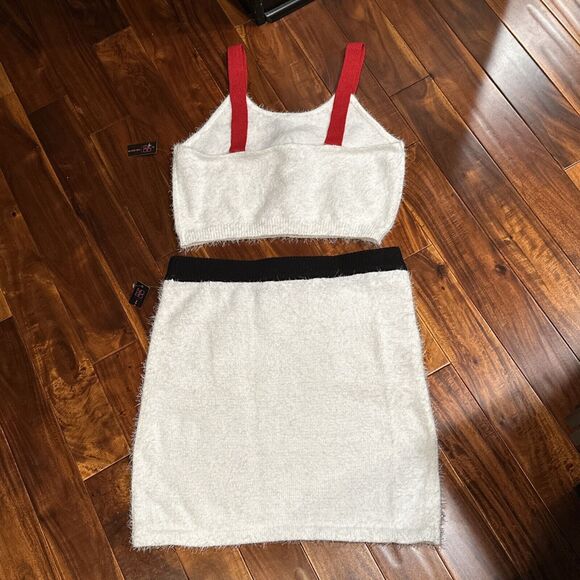 Women’s Christmas Outfit XL Tank Top and L Skirt Set Soft Fuzzy No Boundaries - Picture 8 of 16